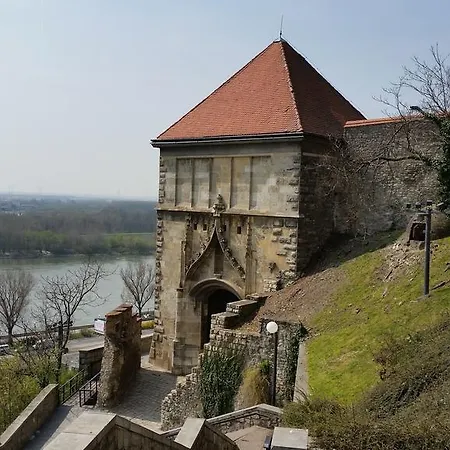 Castillo De *